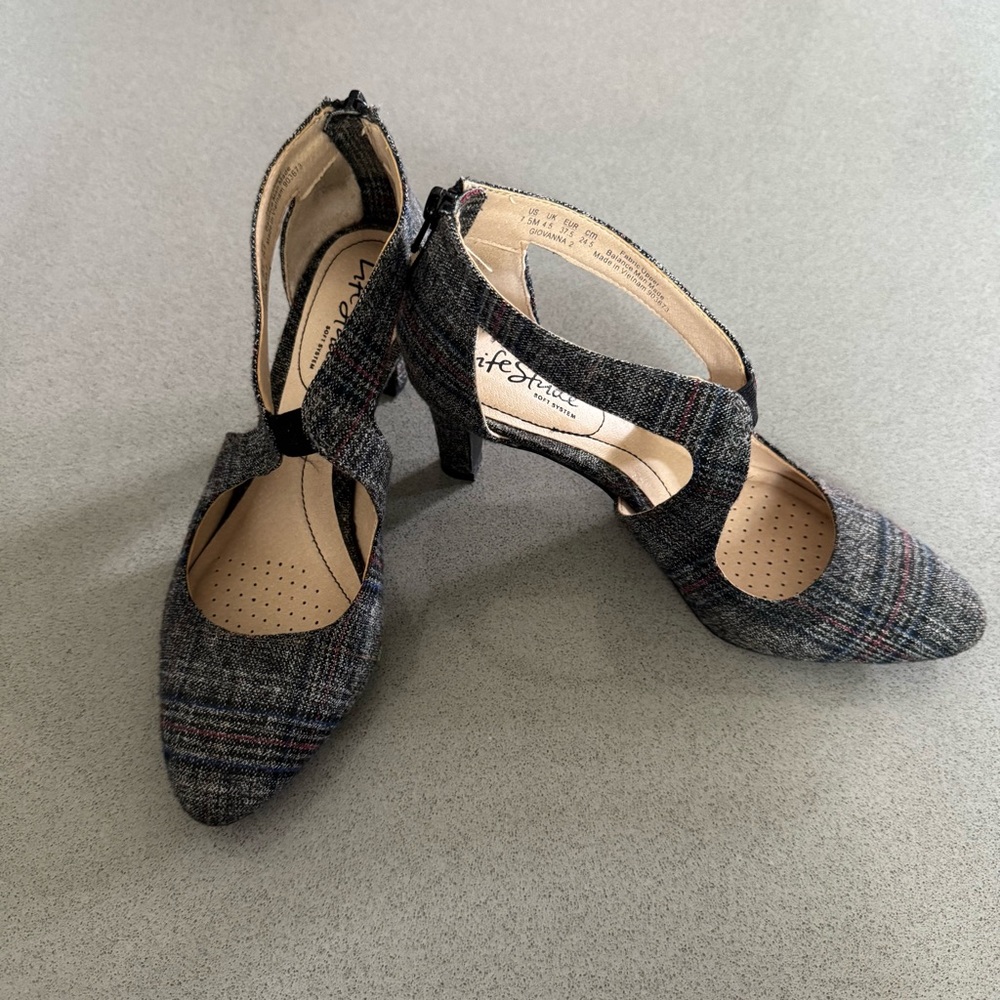 Life Stride Gray Tweed Mary Jane Heels
